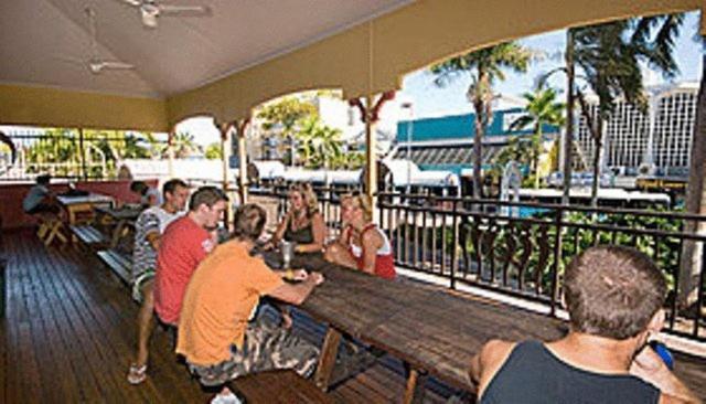 Global Backpackers Cairns Central Exterior photo